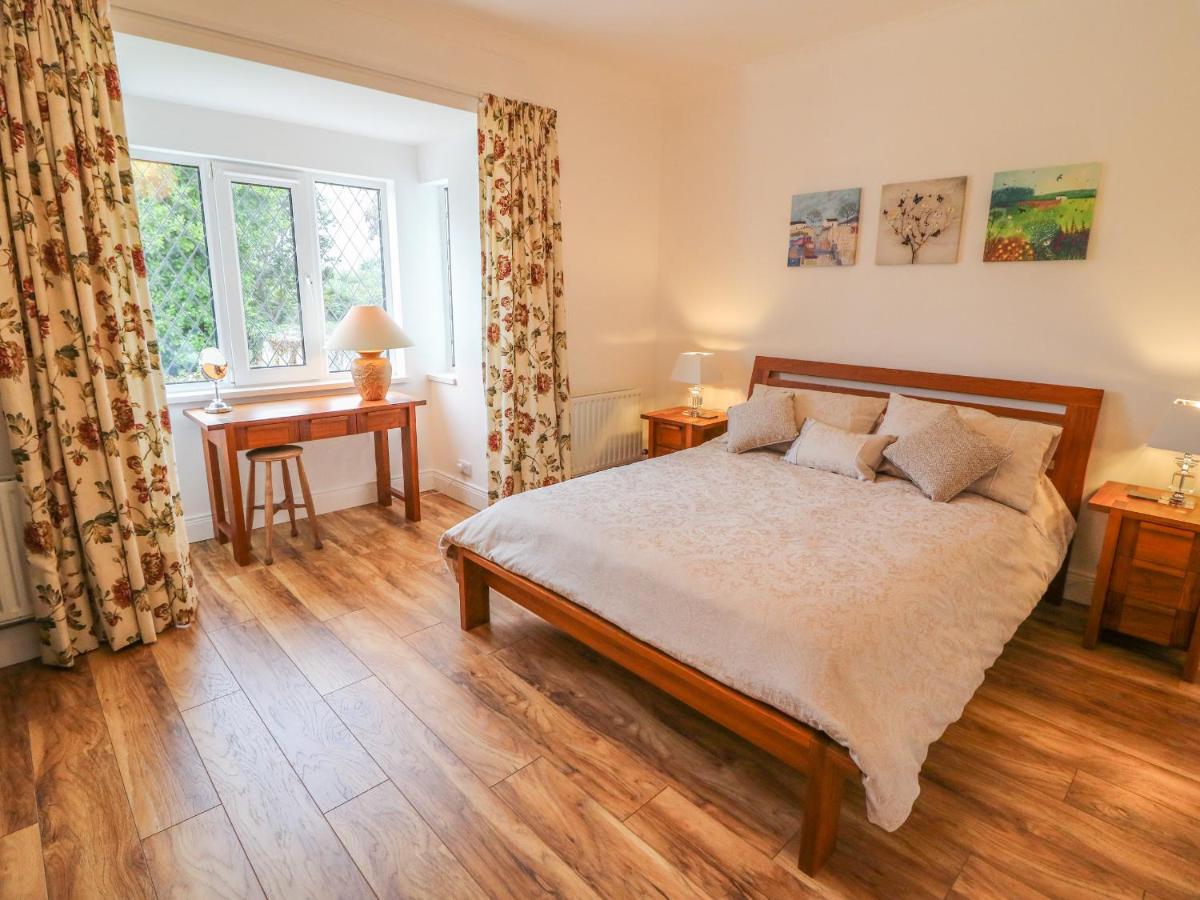 Dirreen House - Housity