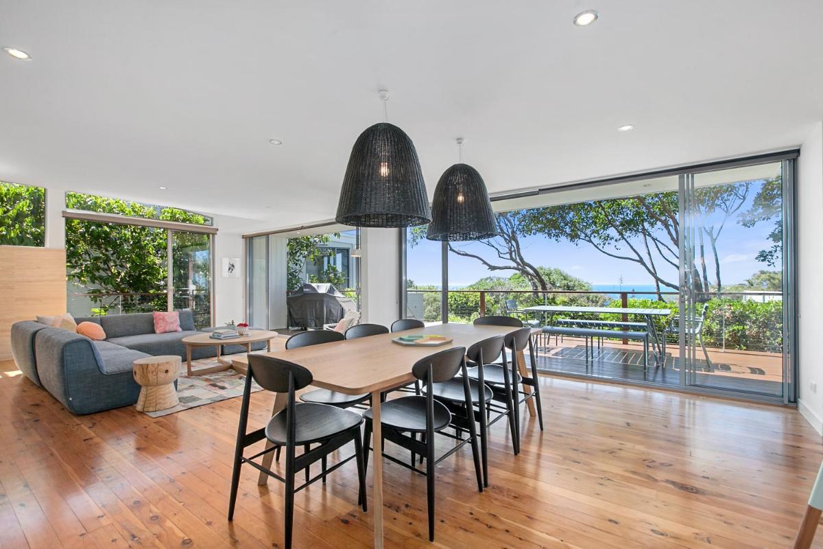 Stunning Seaviews, Sunshine Beach - Housity