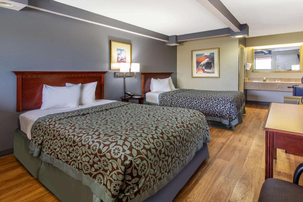 Travelodge by Wyndham South Holland - Housity