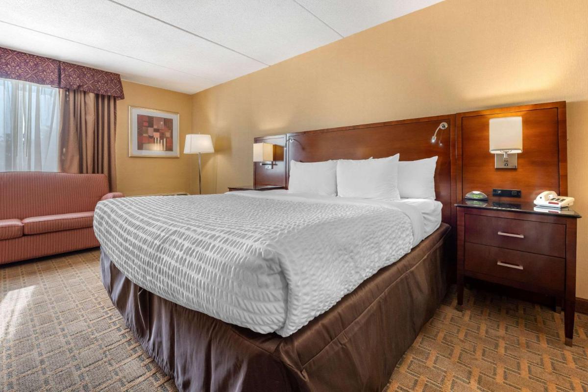 Clarion Hotel Conference Center on Lake Erie - Housity