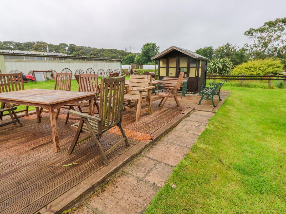 Shepherds Hut - The Hurdle - Housity