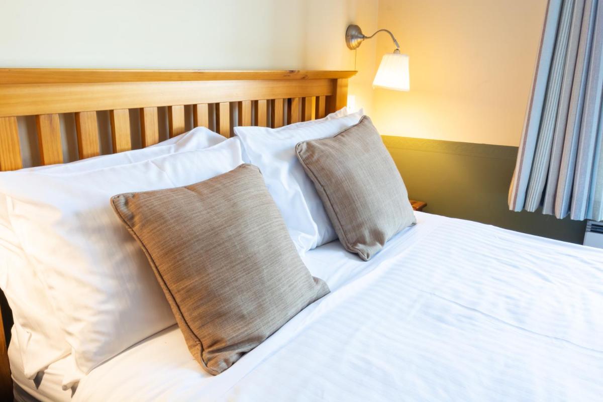 The Half Moon Inn and Country lodge - Housity