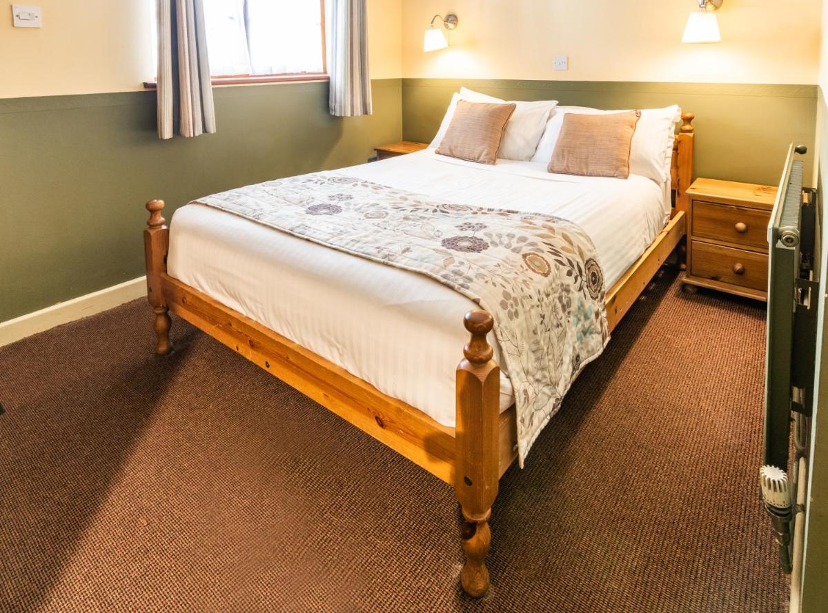 The Half Moon Inn and Country lodge - Housity
