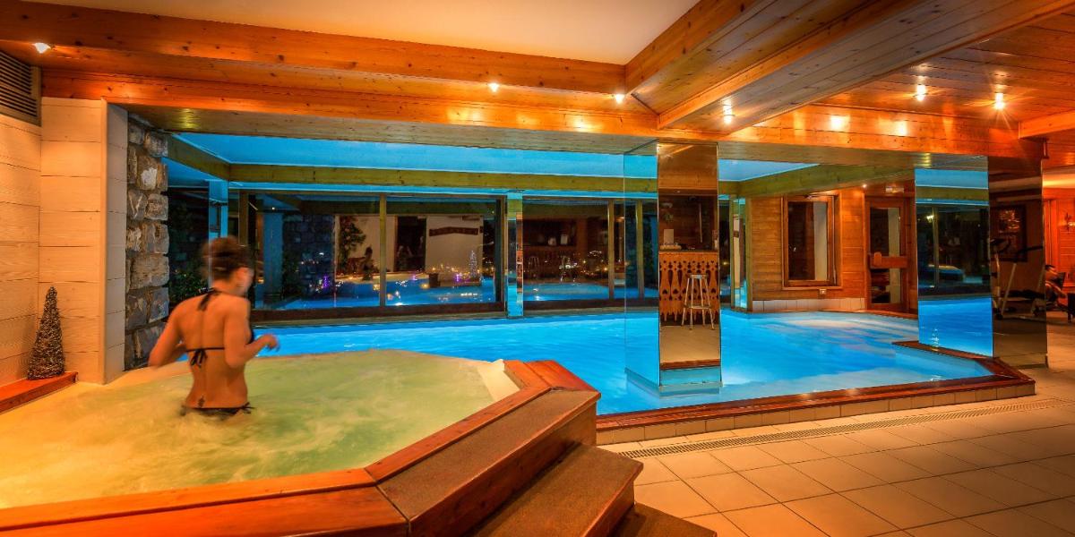 Piscine de l'établissement Hotel & Spa Le Dahu ou située à proximité