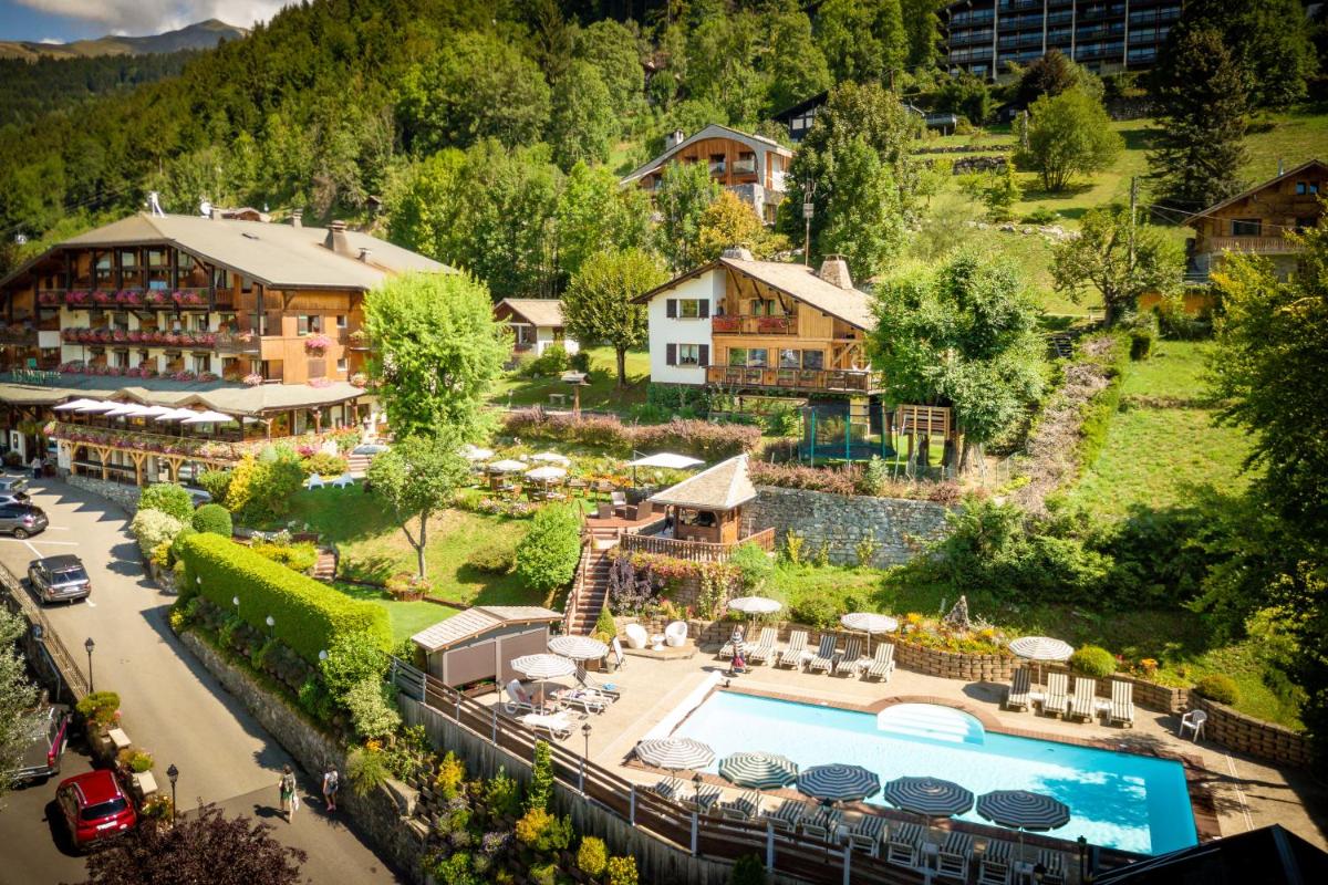 Vue générale sur la montagne ou vue sur la montagne depuis l'hôtel
