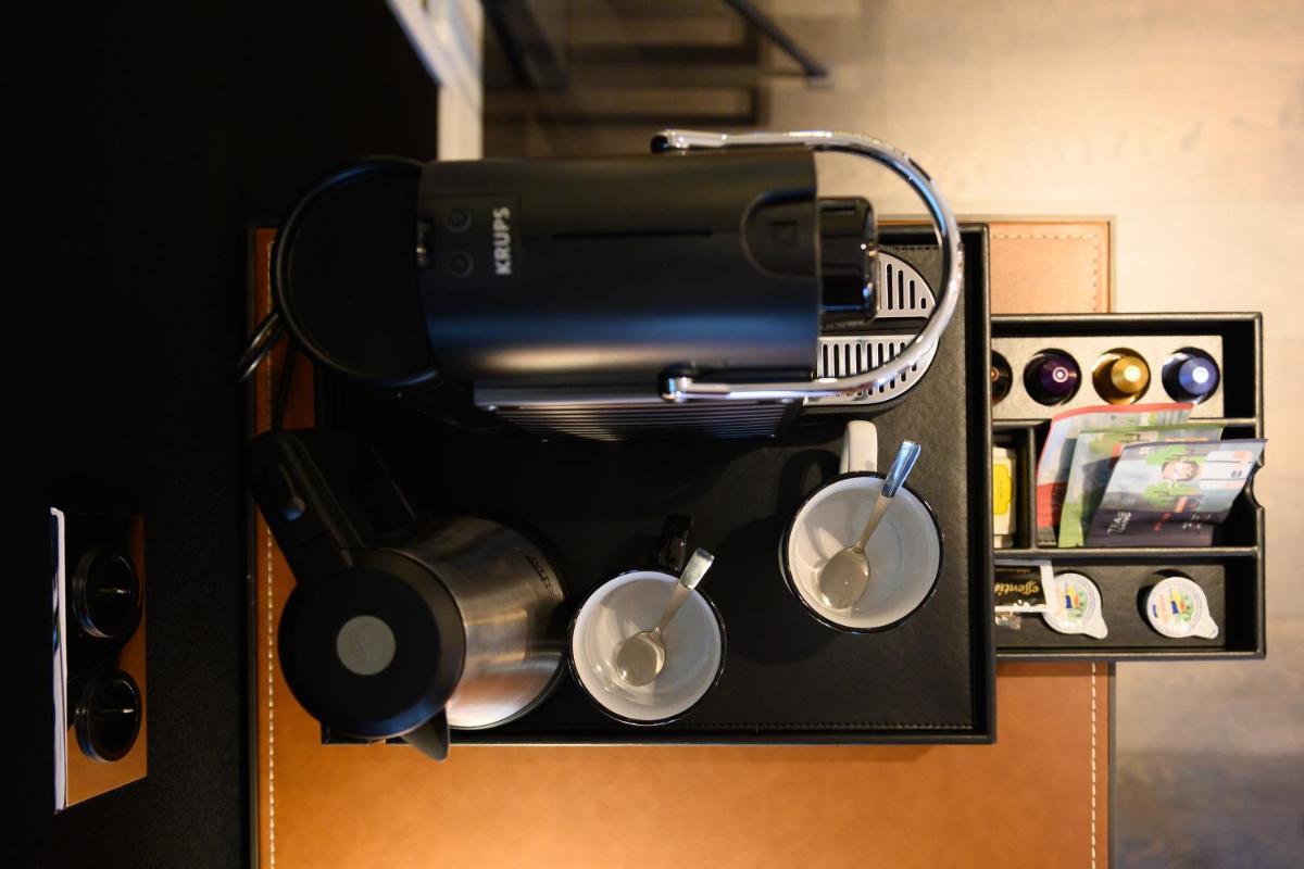 Utensilios para hacer té y café en Seventy Barcelona