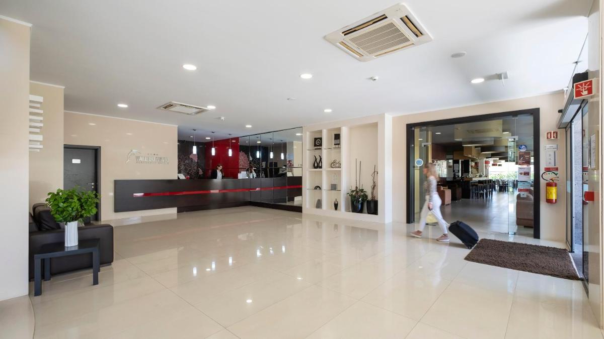 Uma área de estar em Hotel Vale Do Navio
