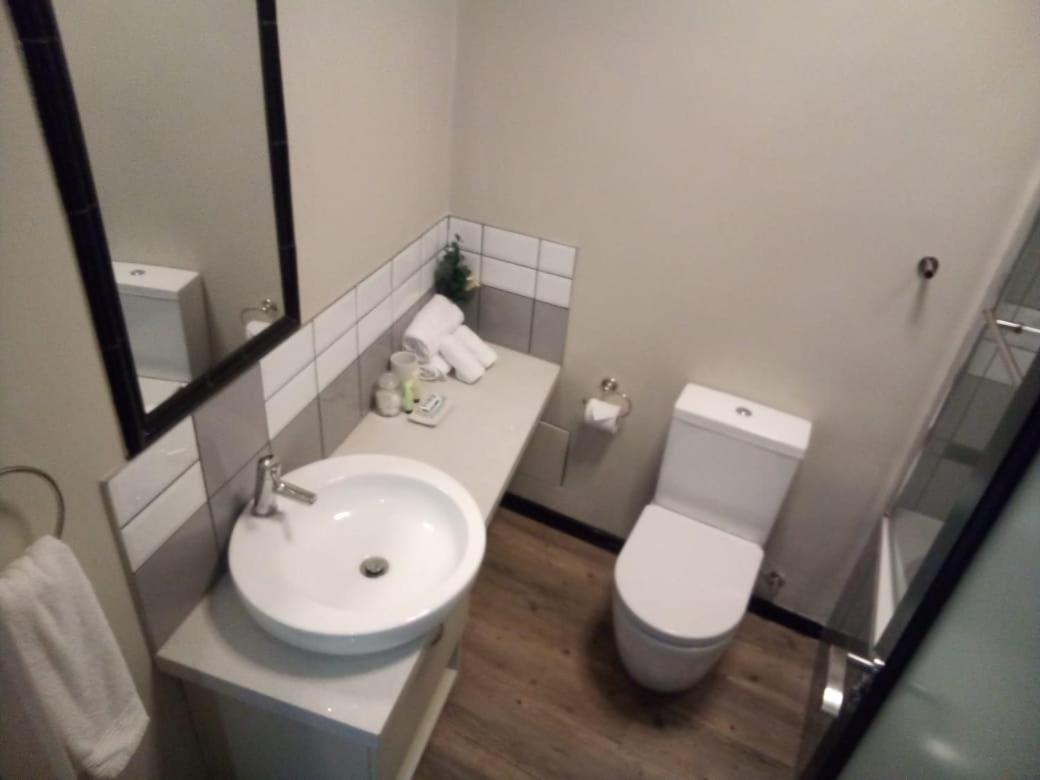 Luxury Stay Rosebank Johannesburg - Housity