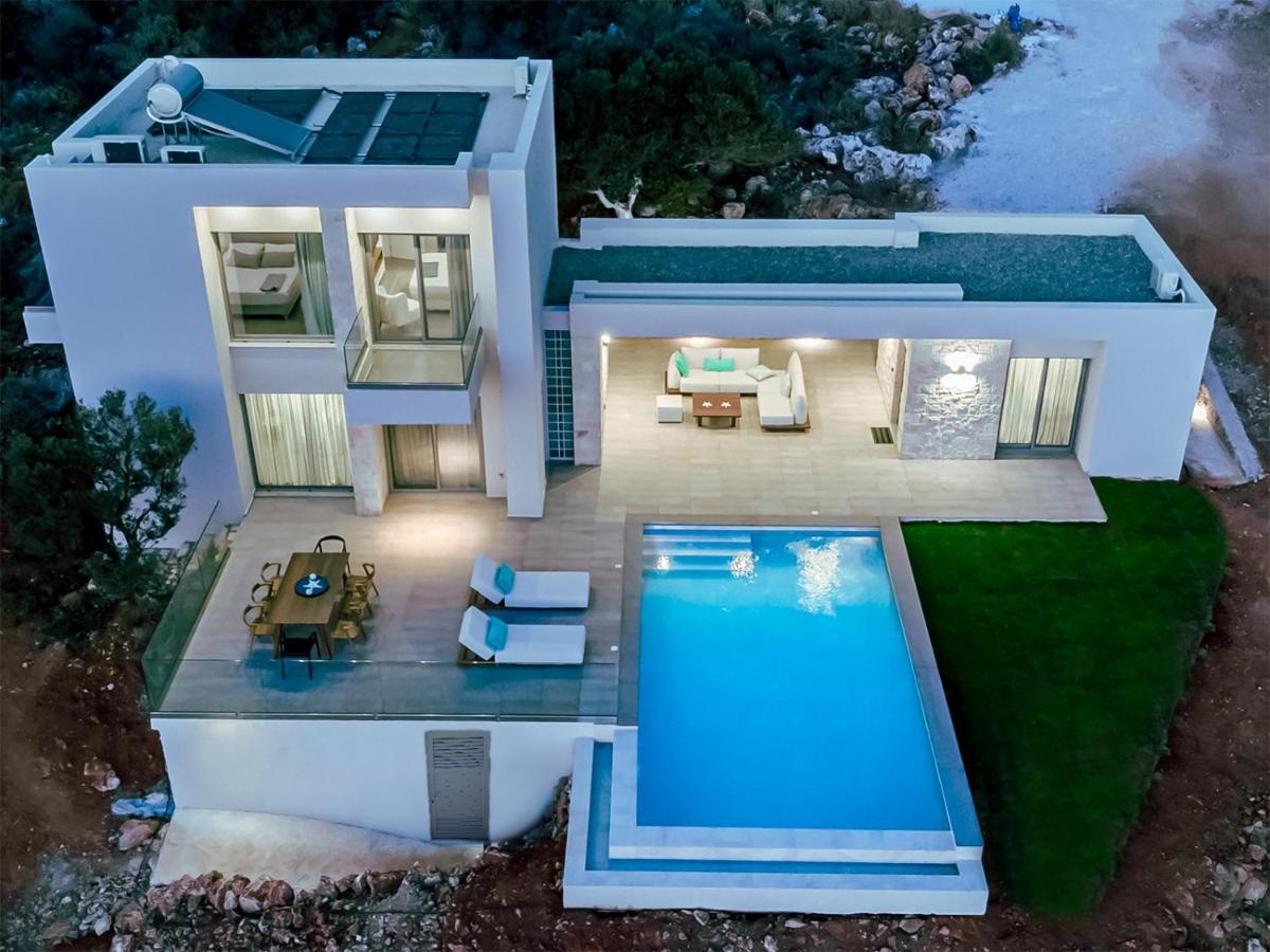 PhantΩm Villas Villa Hero - Housity