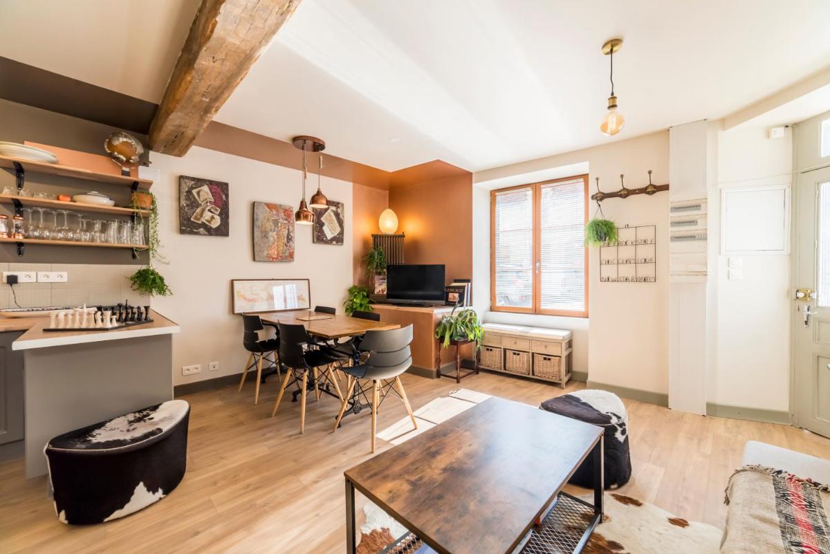 Logement artiste entier centre village - Housity