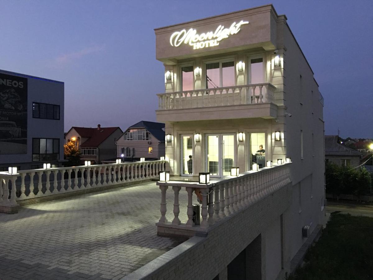 Moonlight Hotel - Housity