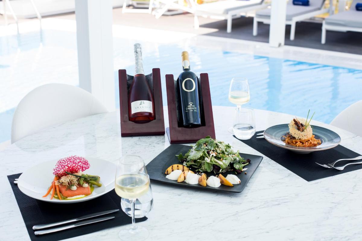 Crystal villas & suites - Housity