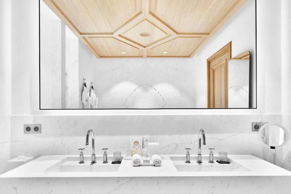 Salle de bains dans l'établissement Château de la Gaude