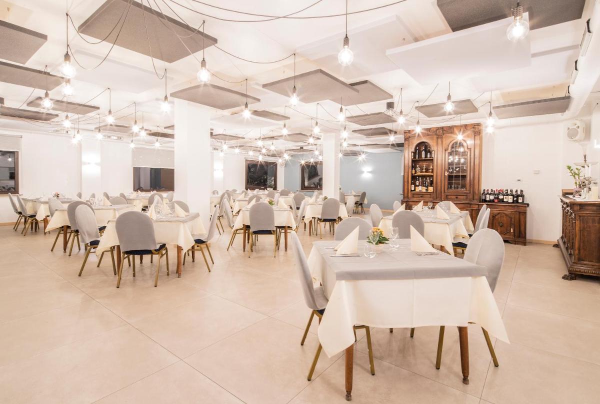 Hotel Piuro - Housity