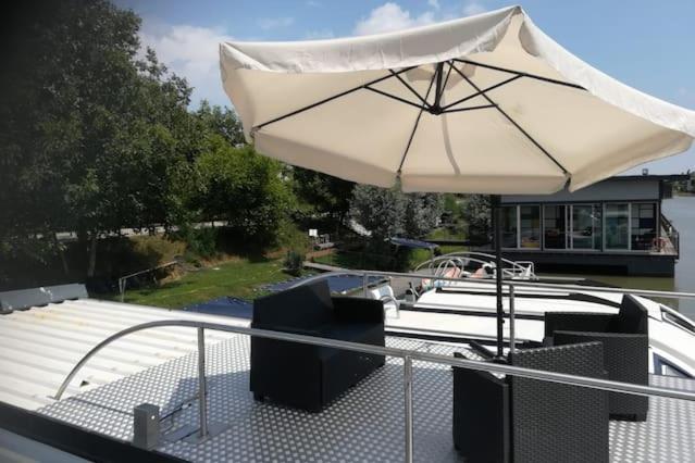 TINTERO HOUSE BOAT - Housity
