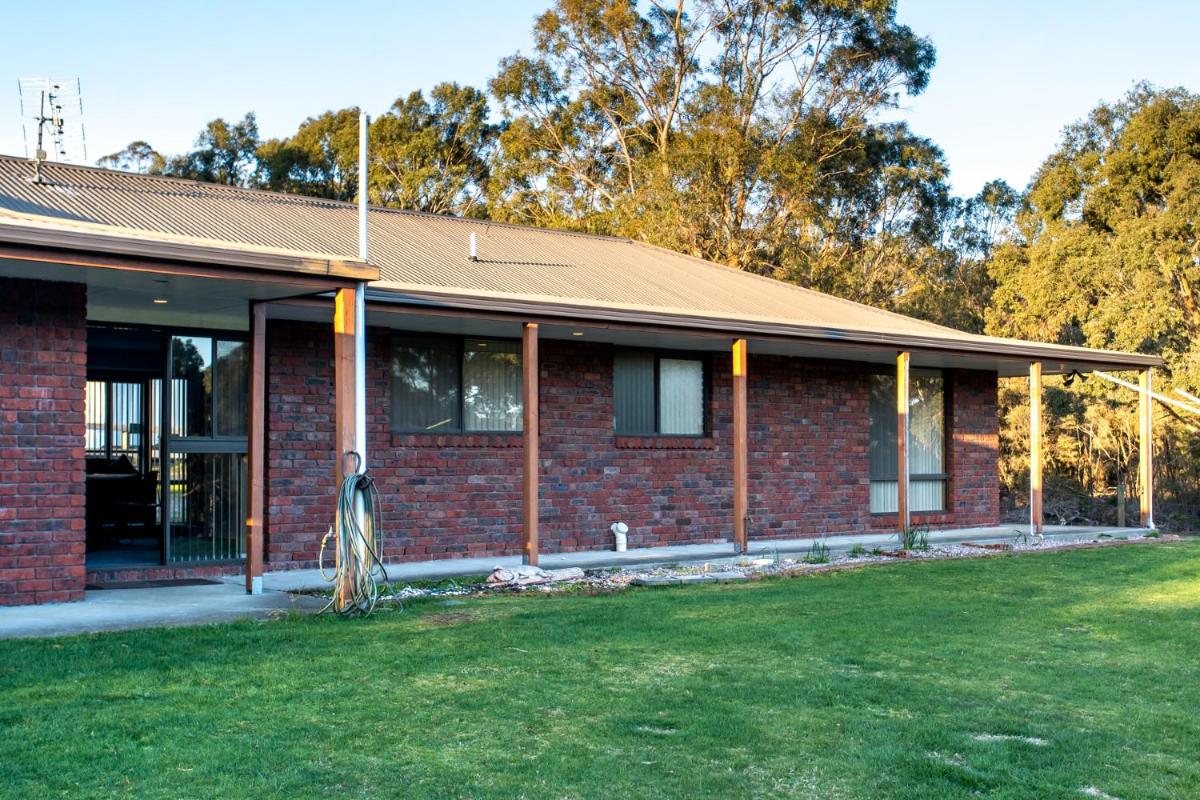 Acton Park Holiday Units - Housity
