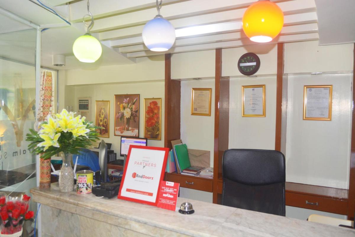 RedDoorz near SM Puerto Princesa - Housity