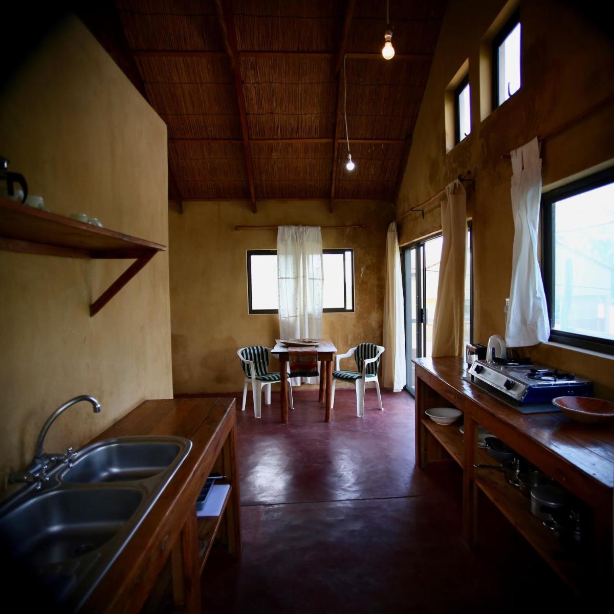 Suitetrails - Tree House Cottage, Garden View