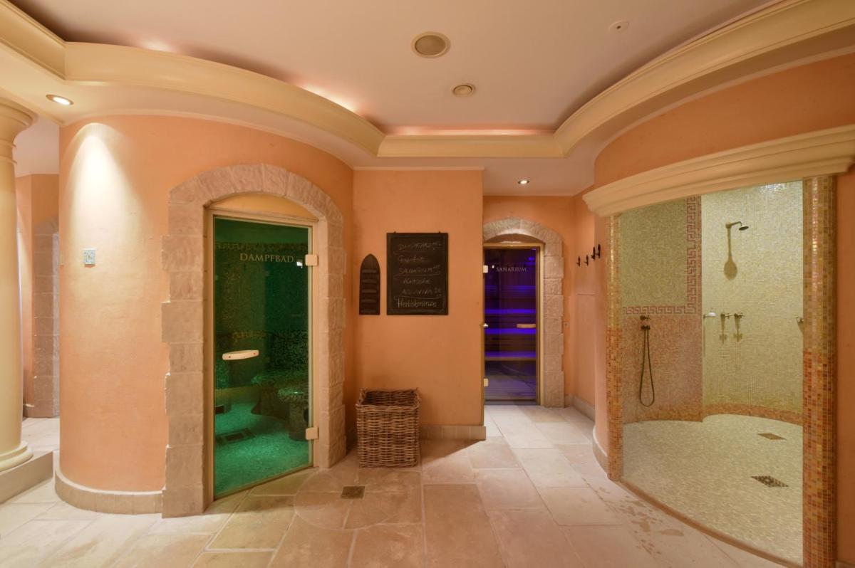 Ein Badezimmer in der Unterkunft Hotel Landhaus Wachtelhof