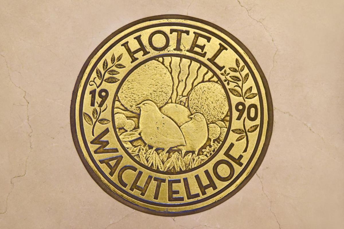 Ein Zertifikat, Auszeichnung, Logo oder anderes Dokument, das in der Unterkunft Hotel Landhaus Wachtelhof ausgestellt ist