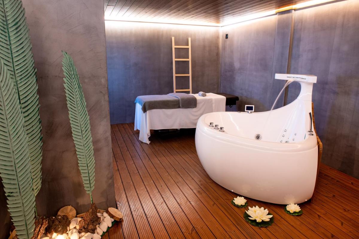 O spa e/ou outras comodidades de bem-estar em Hotel Cristal Vieira Praia & SPA