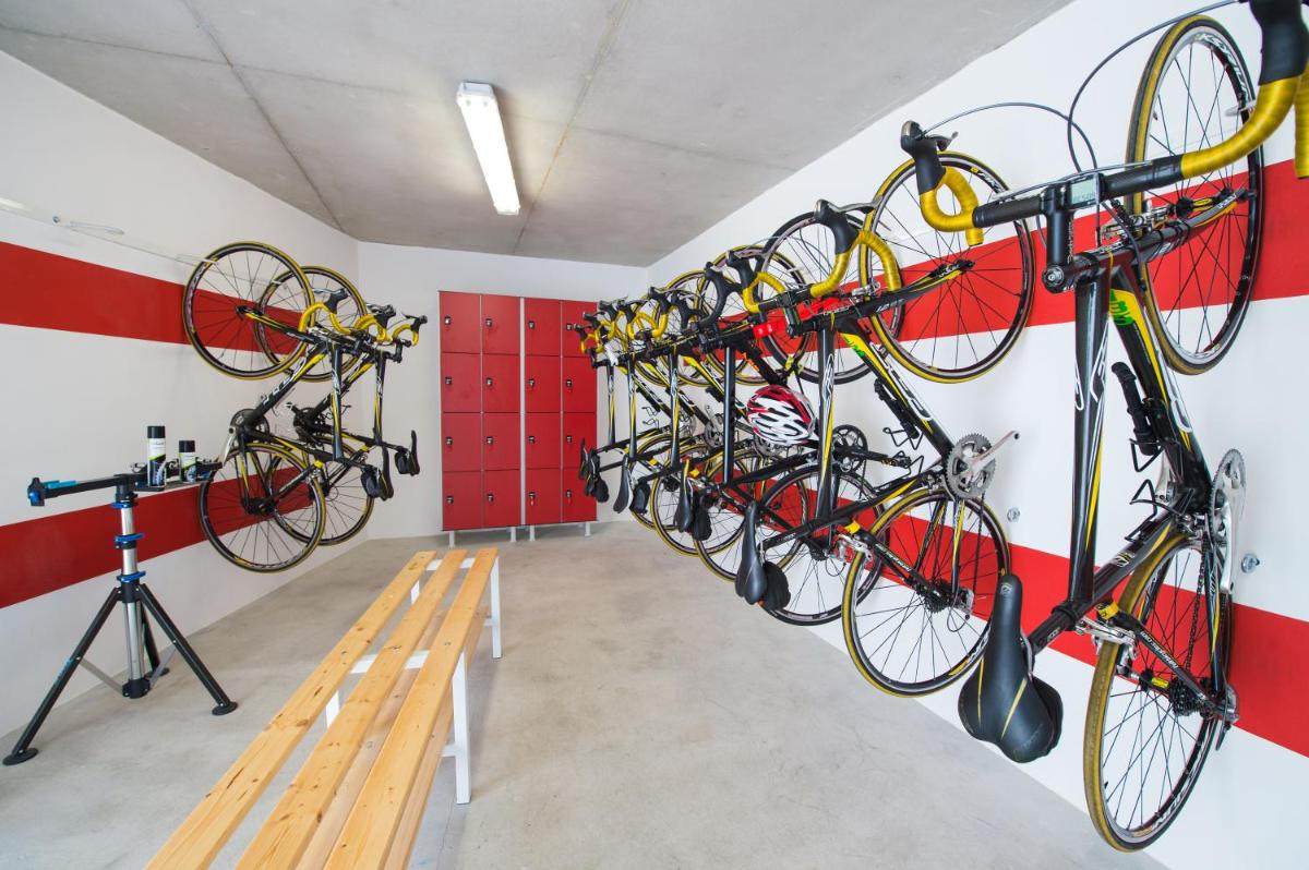 Montar en bicicleta en Hotel Illa d'Or & Club Apts 4* Sup o alrededores