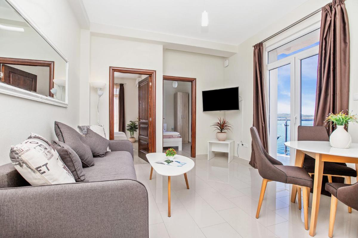 Apartments Isja - Housity