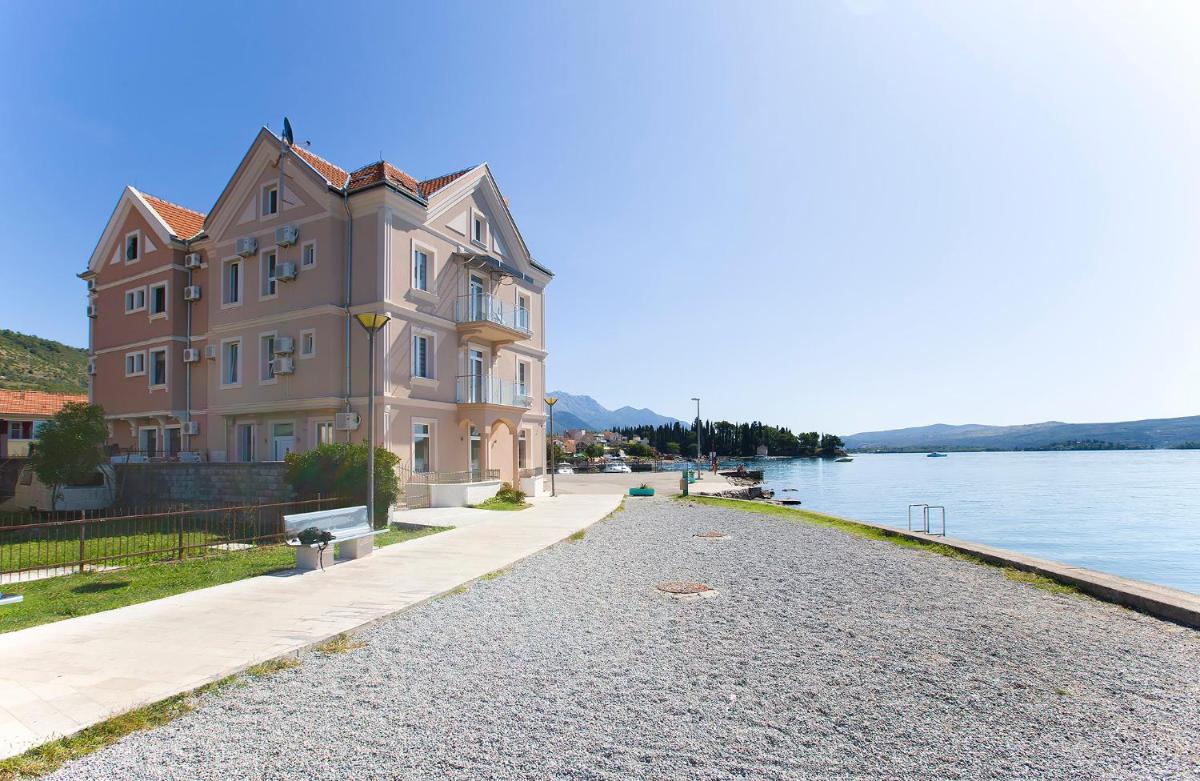 Apartments Isja - Housity