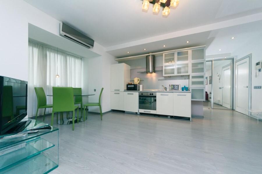 Alex Apartments on Lva Tolstogo - Housity