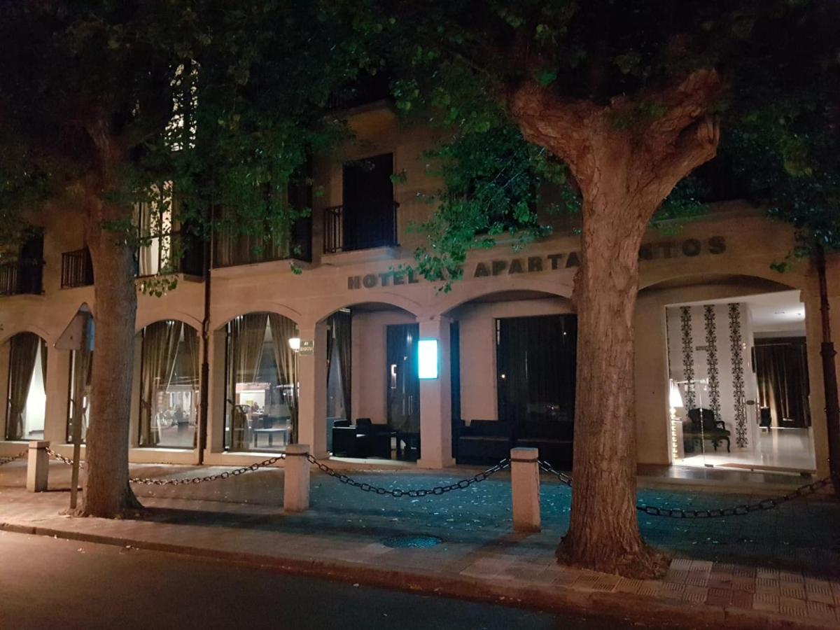 Hotel AV Apartamentos Lobios - Housity