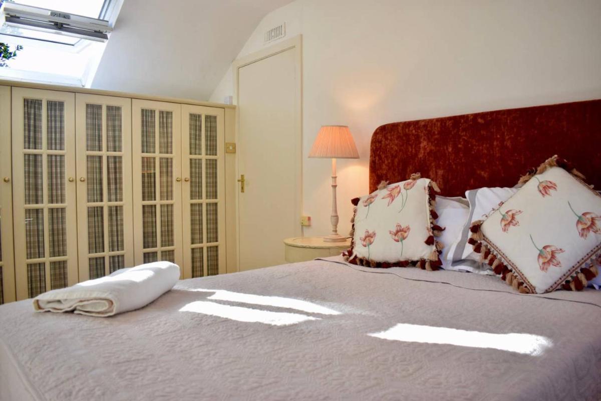 Elegant 2 Bedroom Dublin Coach House - Housity