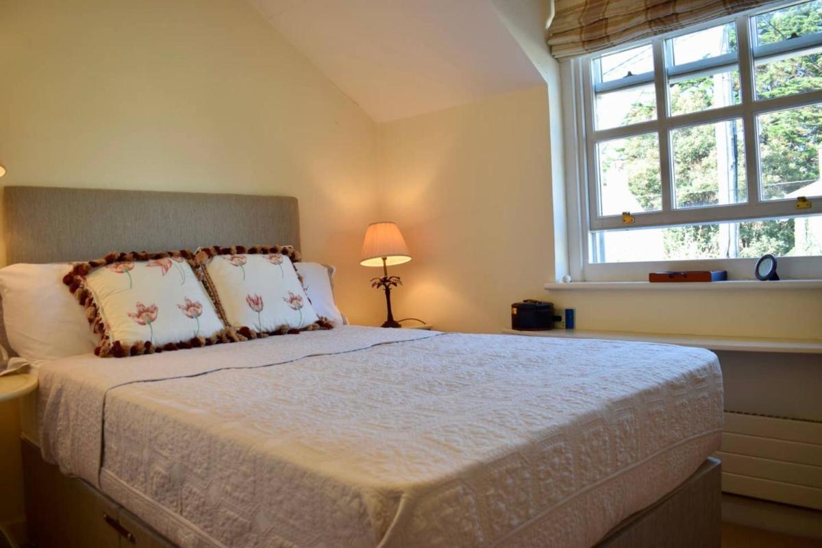 Elegant 2 Bedroom Dublin Coach House - Housity