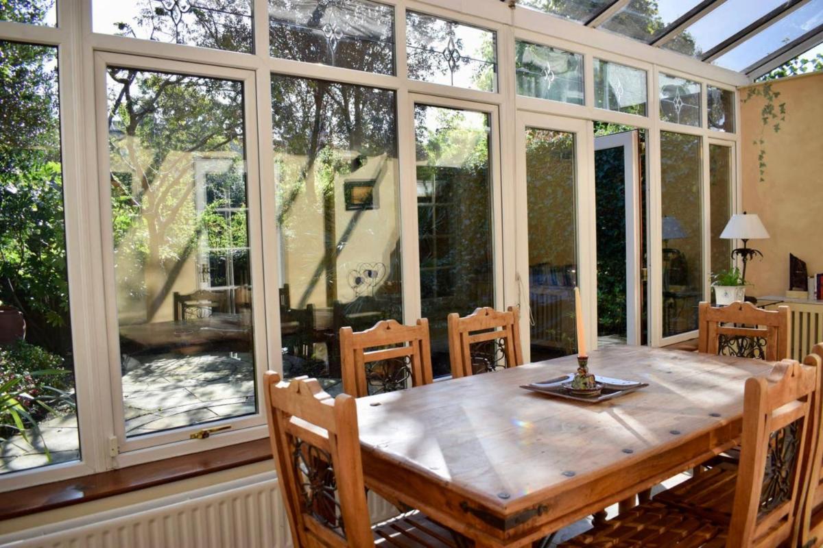 Elegant 2 Bedroom Dublin Coach House - Housity