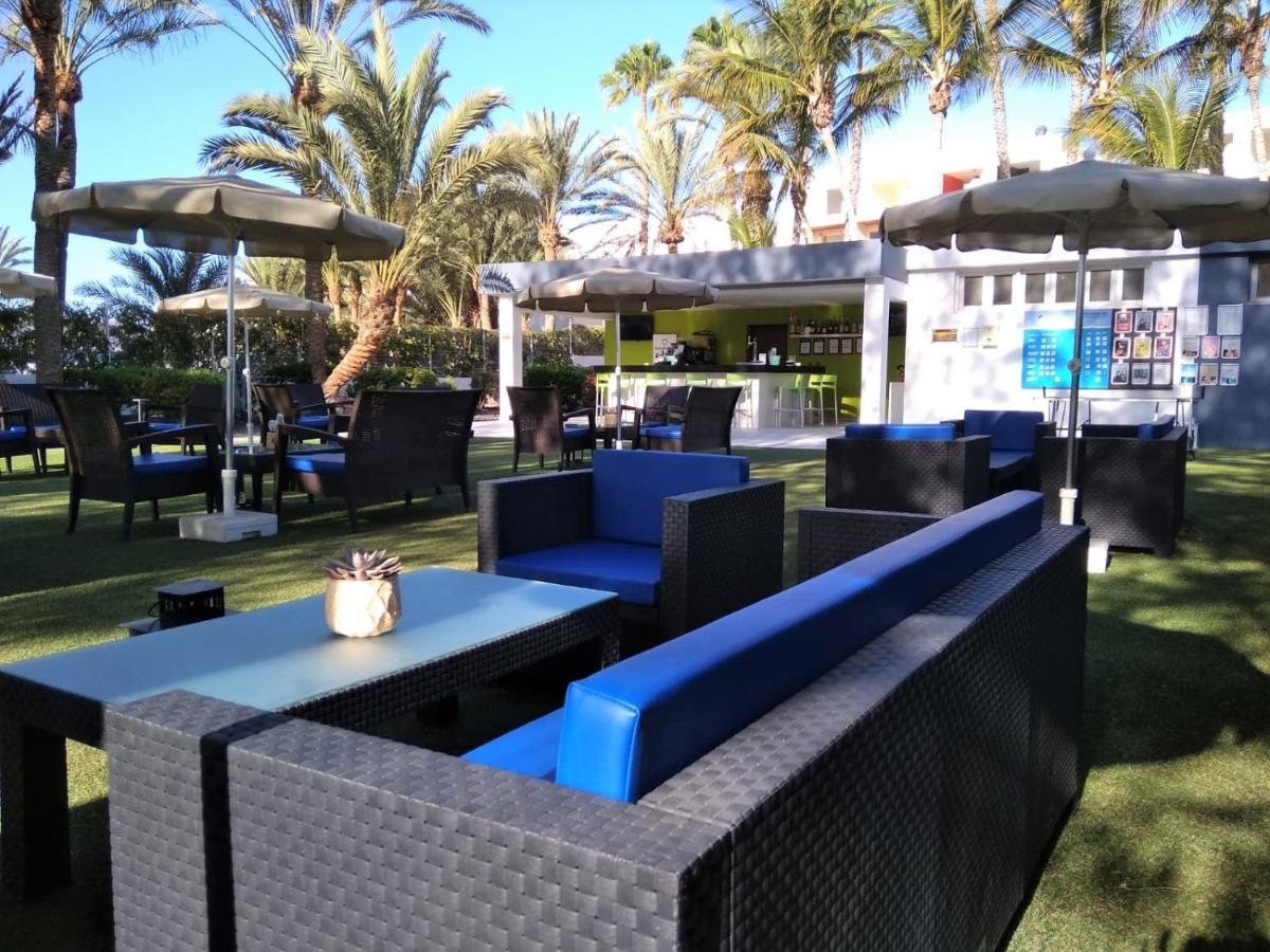 Jardín al aire libre en R2 Romantic Fantasia Suites - Adults Only