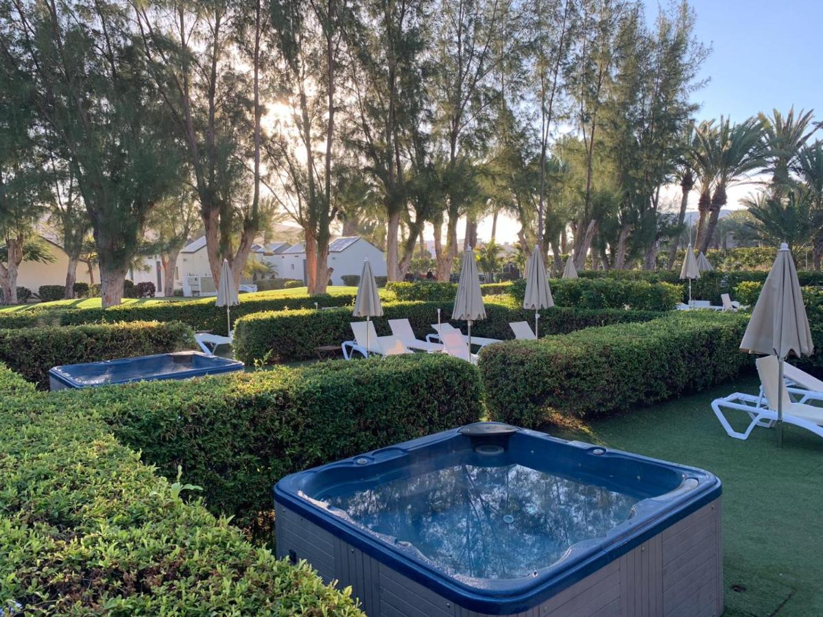 Jardín al aire libre en R2 Romantic Fantasia Suites - Adults Only