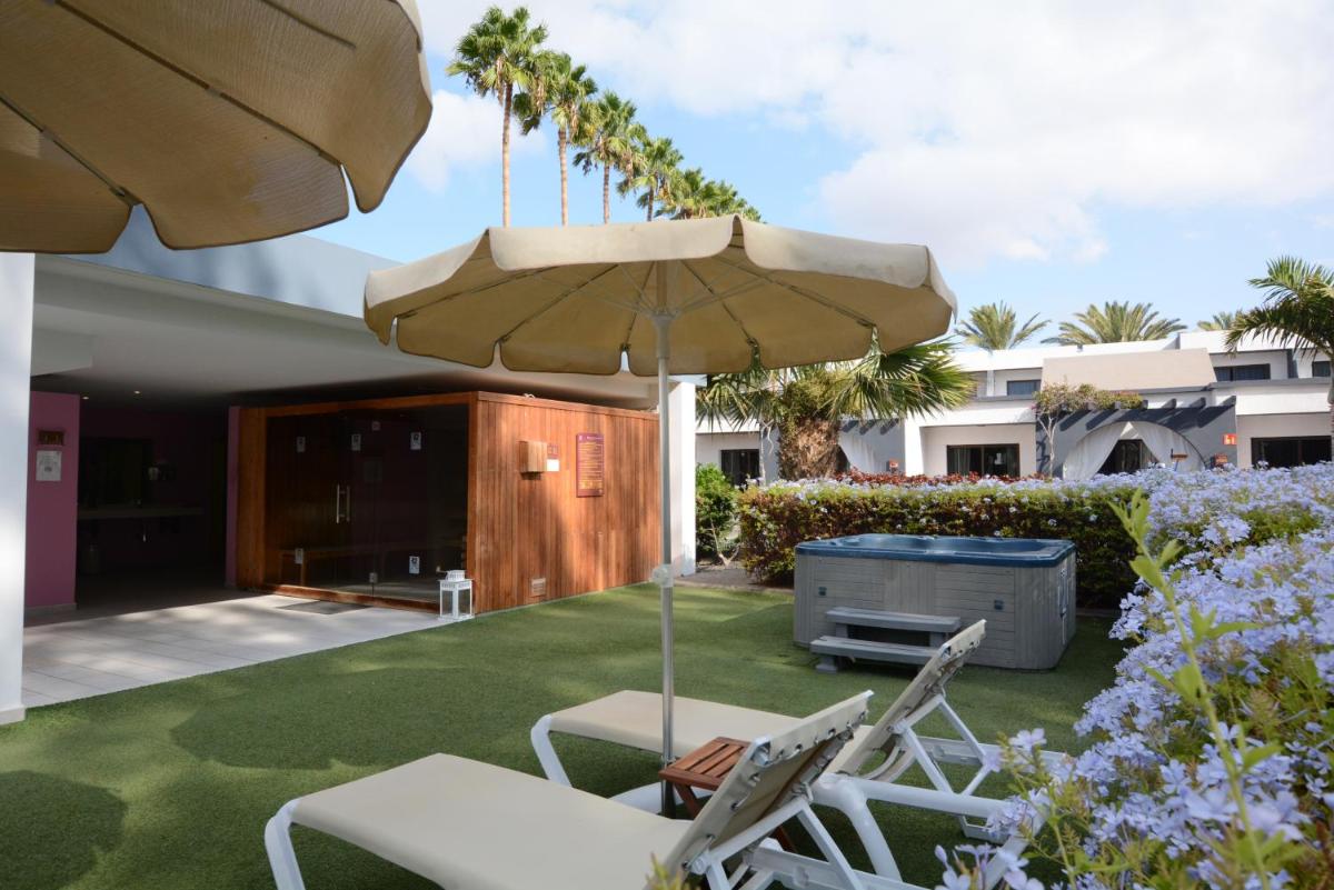 Jardín al aire libre en R2 Romantic Fantasia Suites - Adults Only