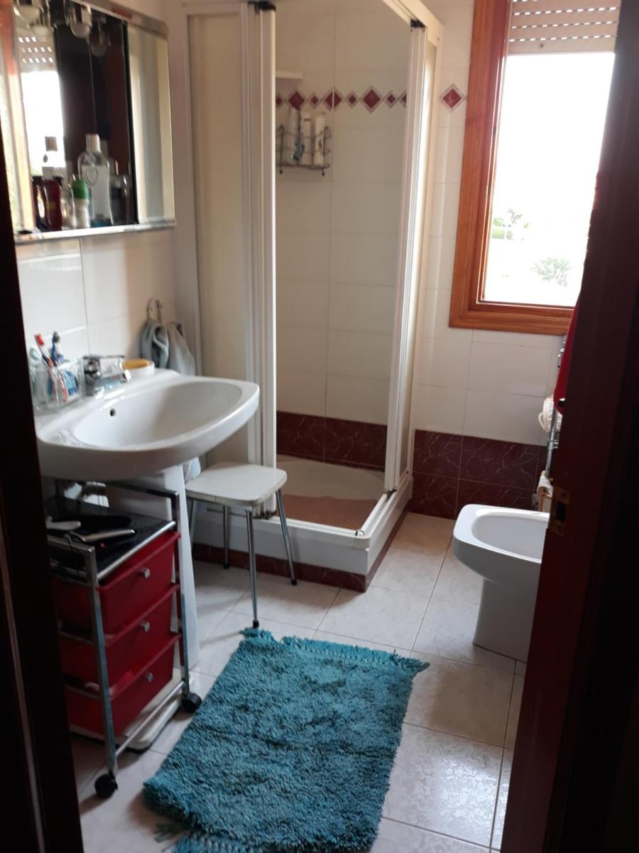 Preciosa casa independiente con piscina cubierta y gran jardín privados - Housity