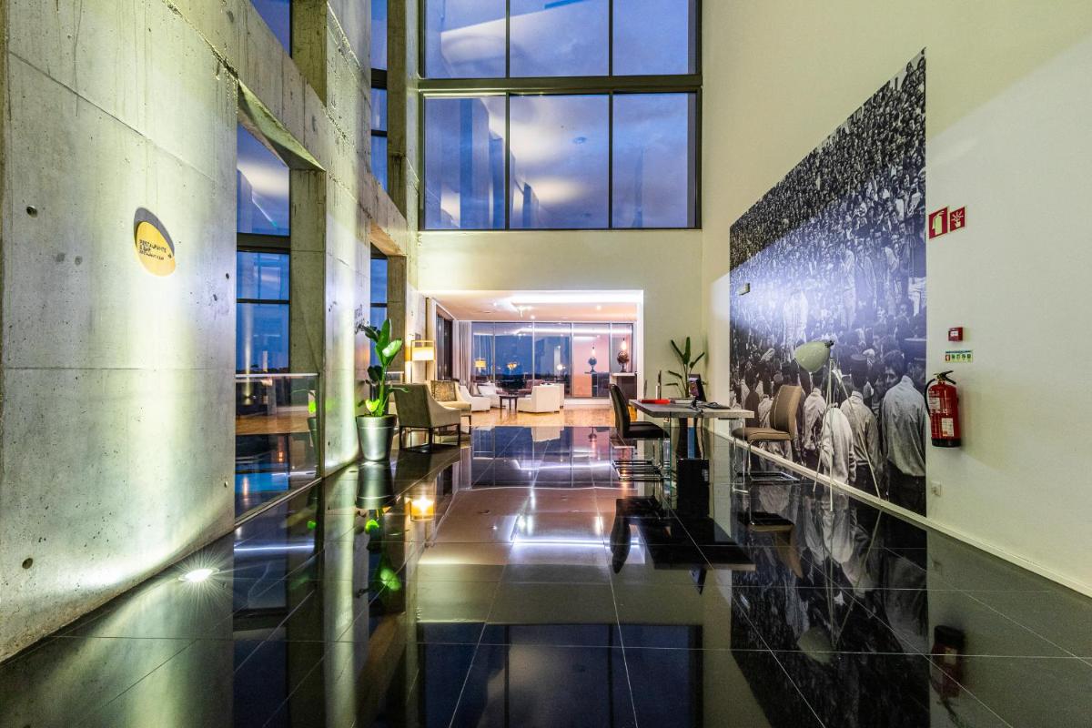Um restaurante ou outro lugar para comer em Algarve Race Resort - Hotel