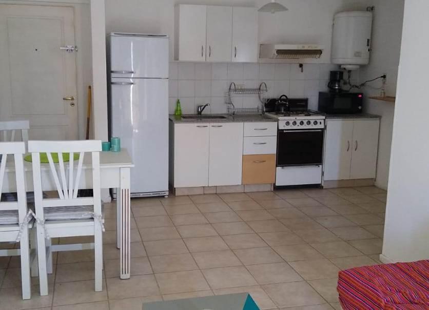 Dpto con balcón, muy buena ubicación - Housity