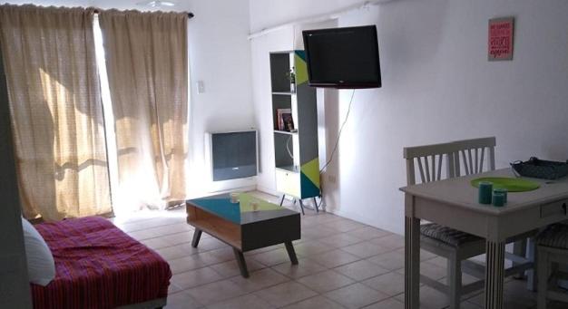 Dpto con balcón, muy buena ubicación - Housity