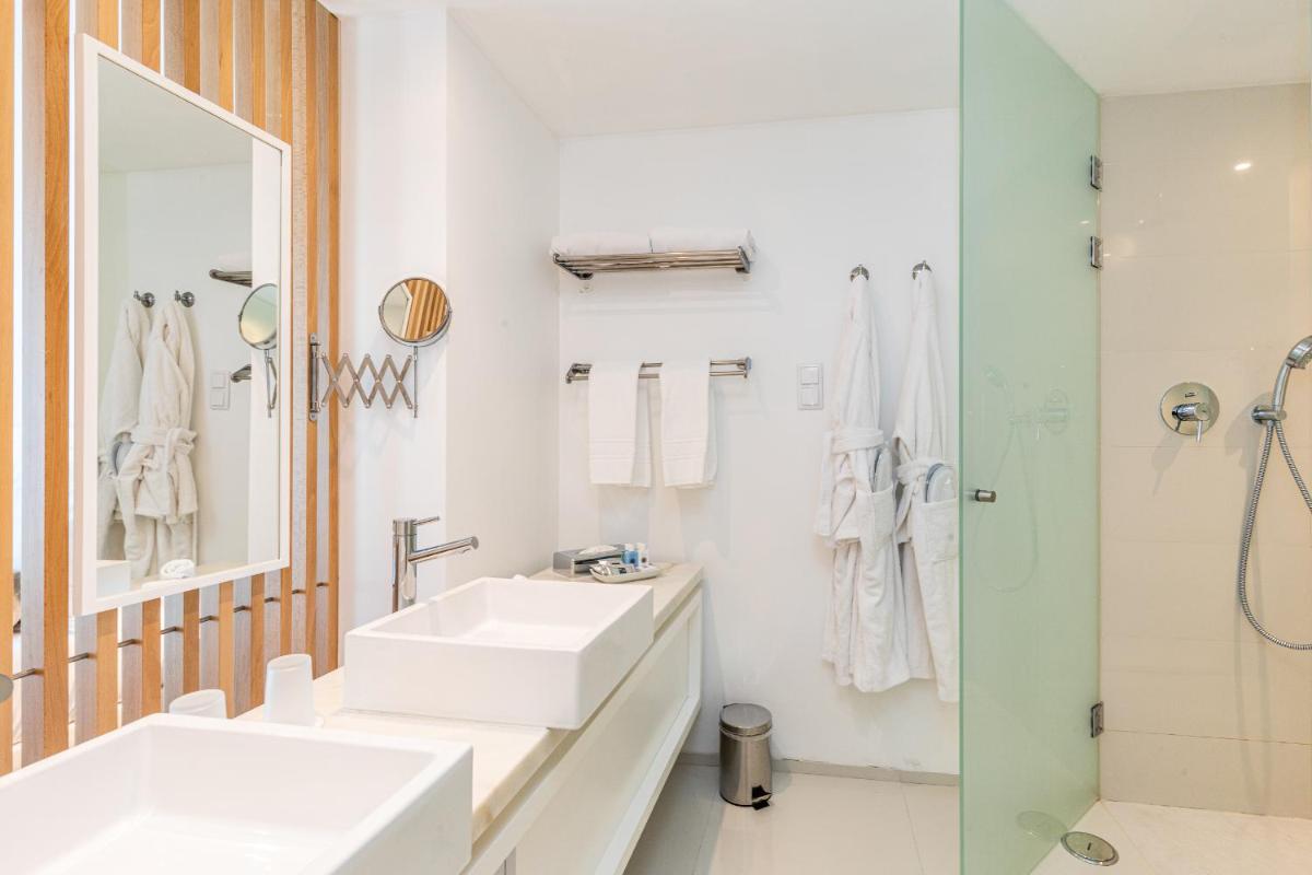 Uma casa de banho em Algarve Race Resort - Hotel