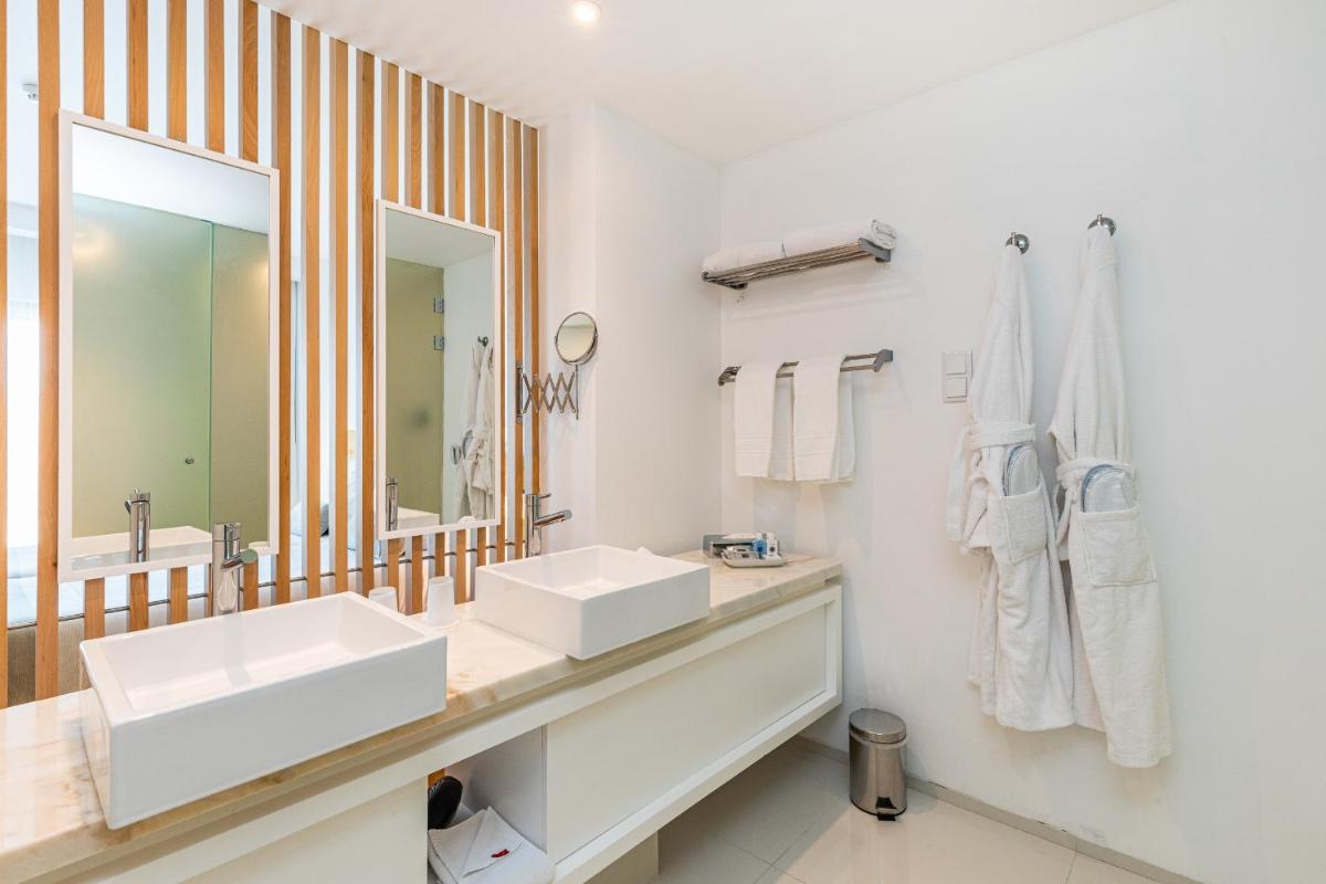 Uma casa de banho em Algarve Race Resort - Hotel