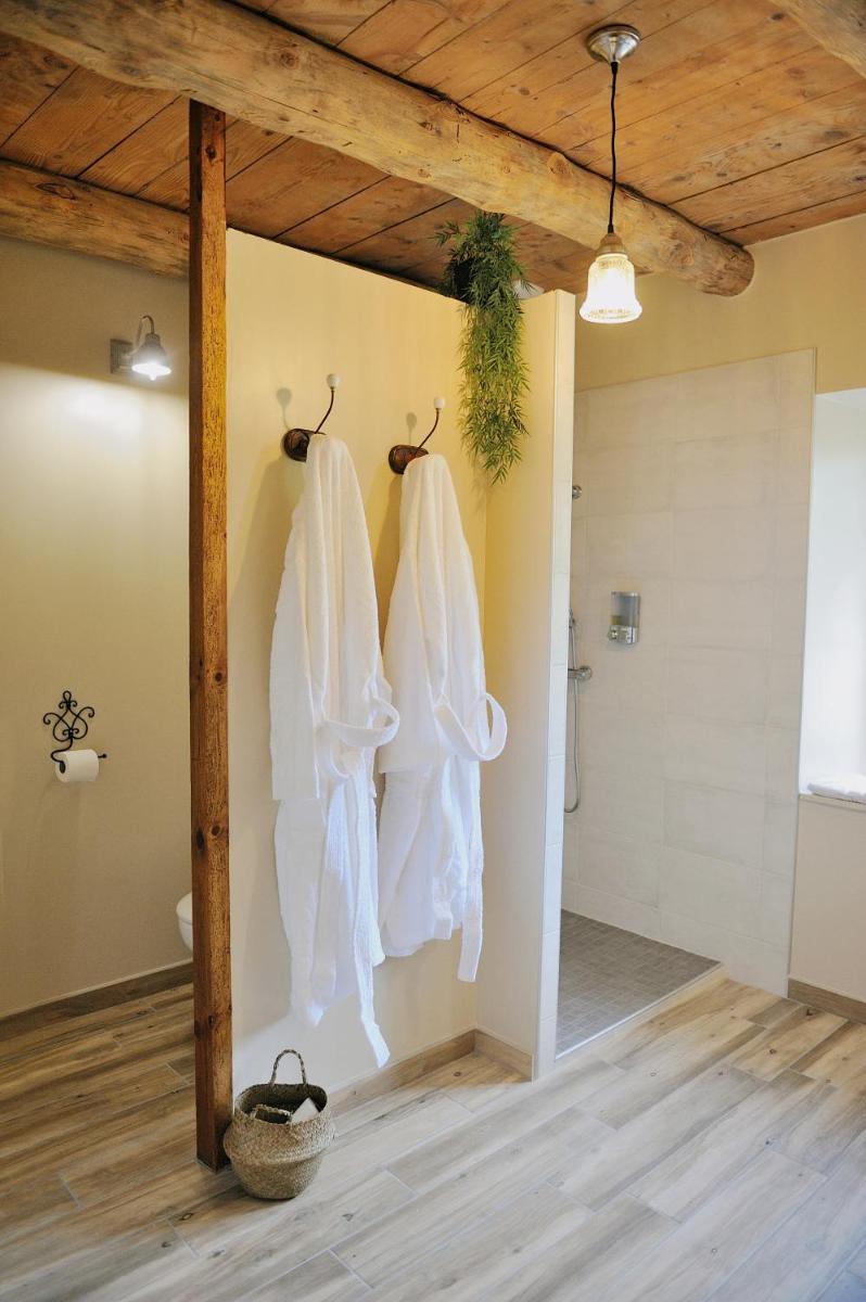 Chambre salon romantique dans centre de bien-être Au chant de l'eau - Housity
