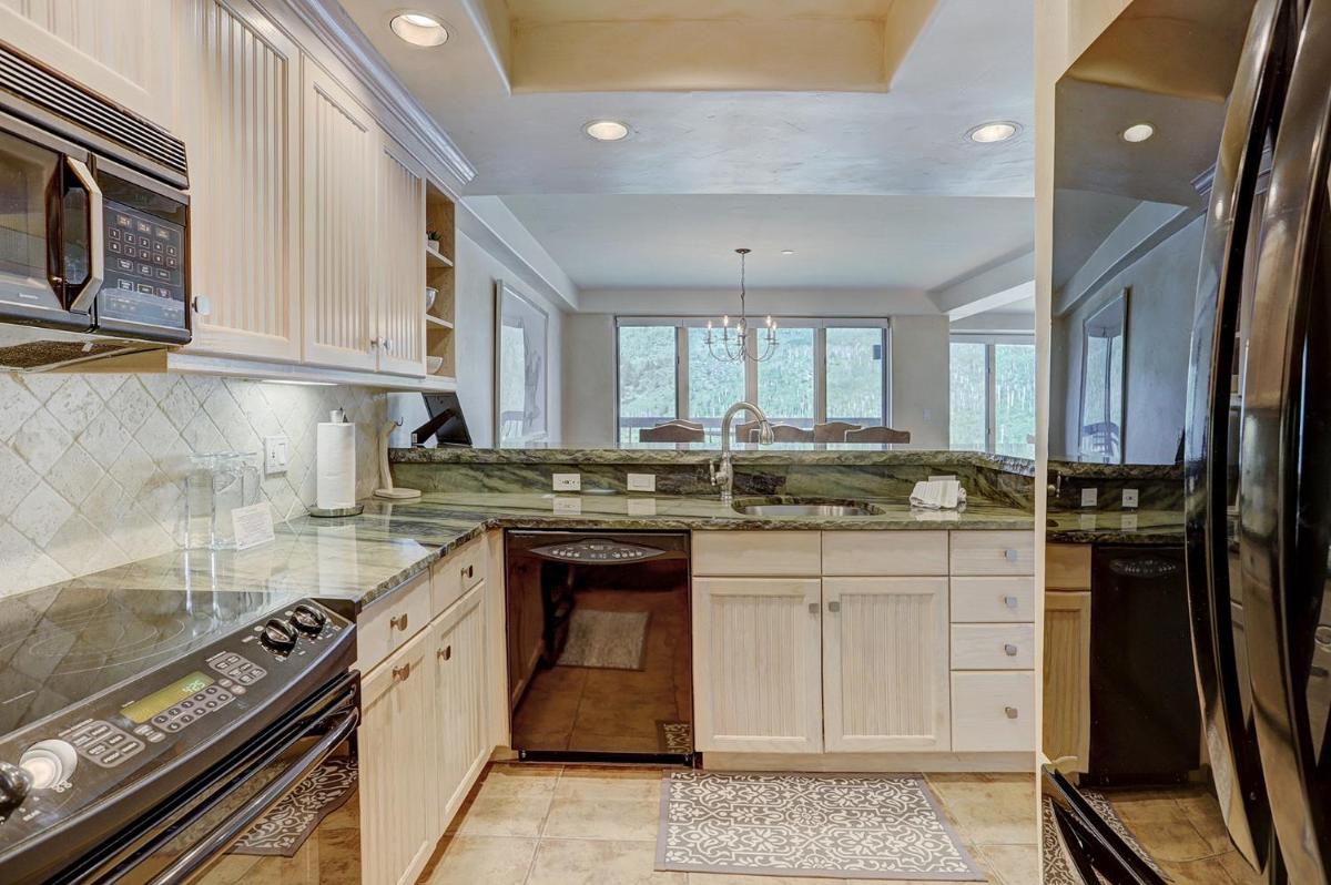 Amazing 2 Br Unit In Beaver Creek- Out Of A Western Movie Condo - Housity