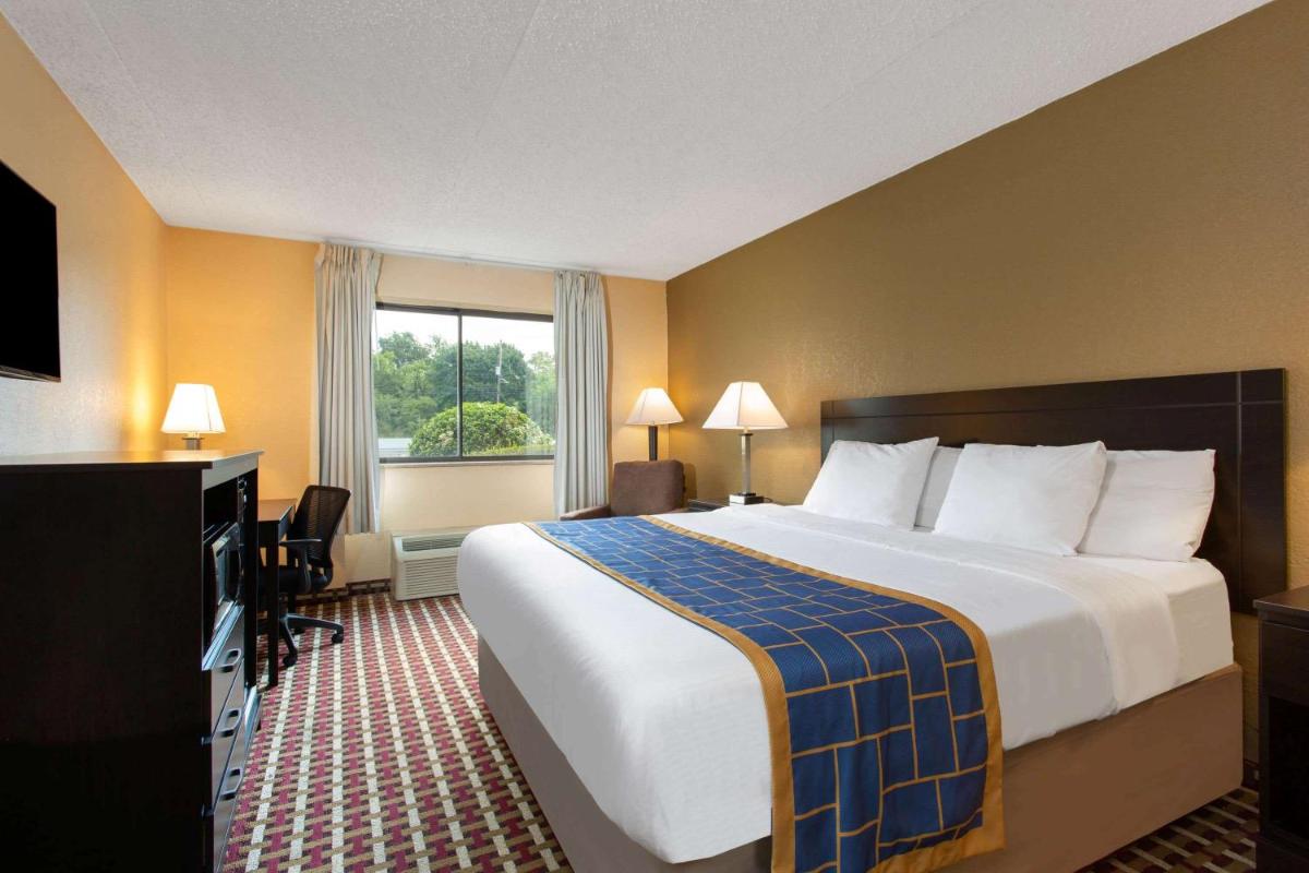 Days Inn by Wyndham Hillsborough - Housity