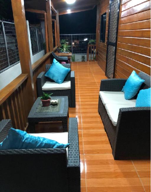 Cheyna Rest House - Housity