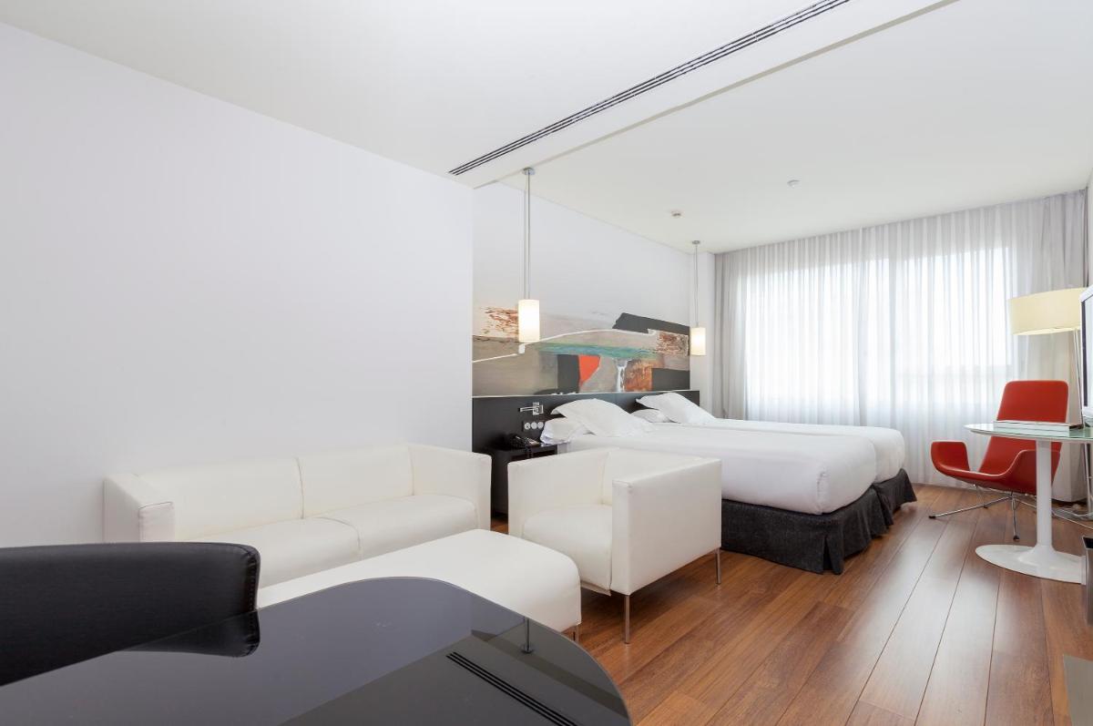 Cama o camas de una habitación en Axor Barajas