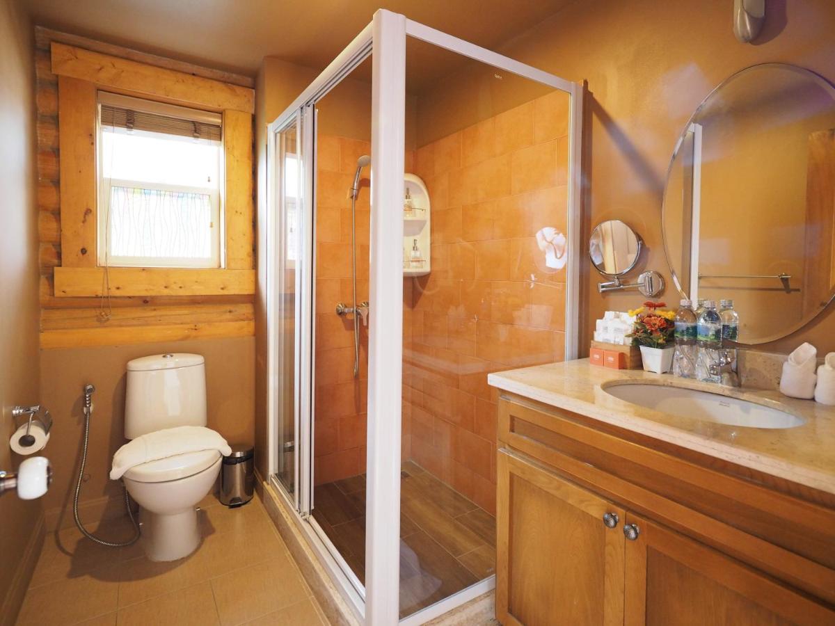 Toscana Log Home - Housity