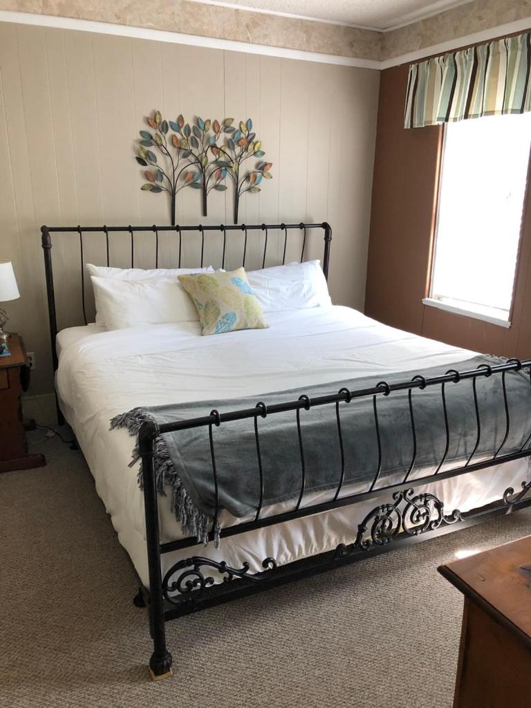 The Frogtown Inn - Housity