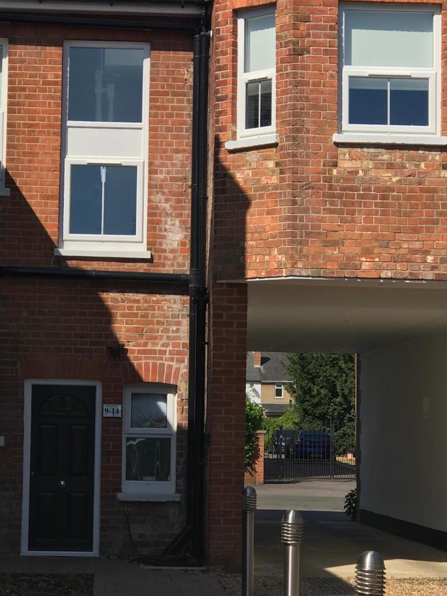 Berkshire Apartment 11Helena House LUX Studio Apartment - Housity